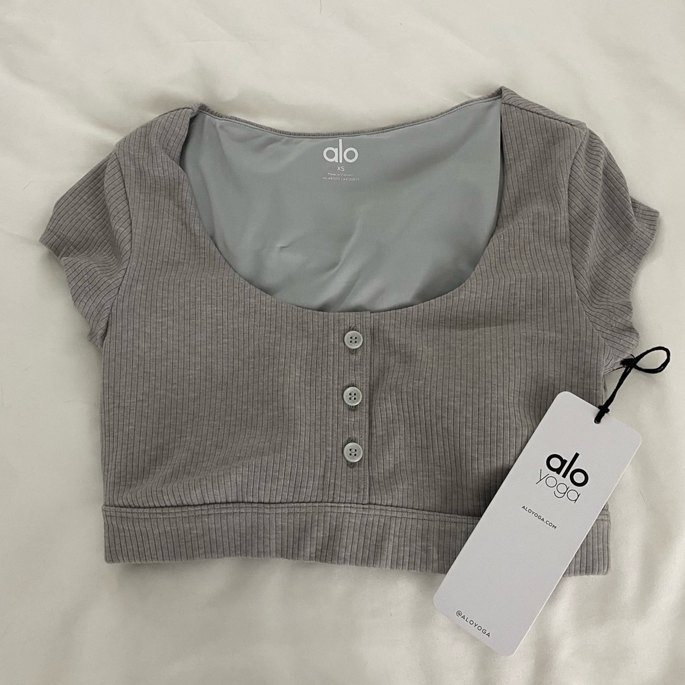 alo yoga built in bra crop top